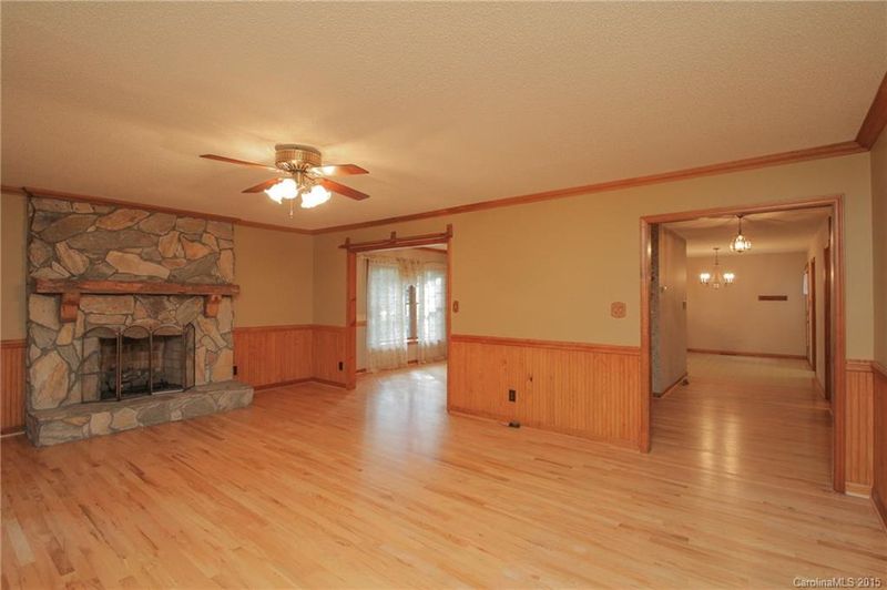 2832 Miranda Rd, Charlotte, NC 28216