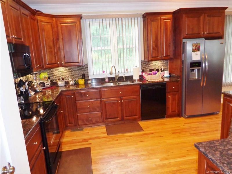 917 Brighton Dr, Kannapolis, NC 28081