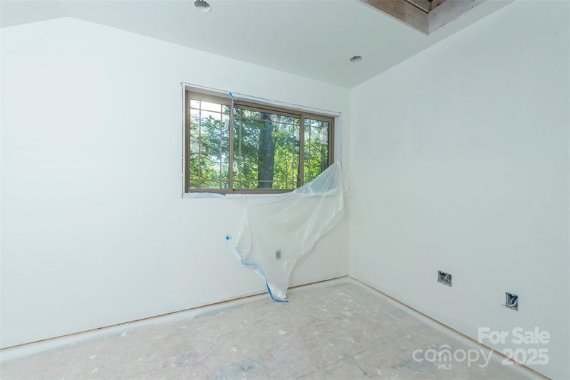 105 Bartram Way, Black Mountain, NC 28711