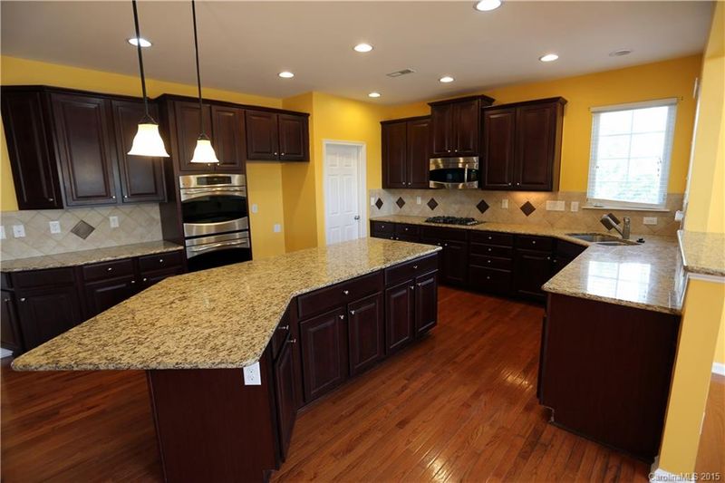1032 Peninsula Dr, Belmont, NC 28012