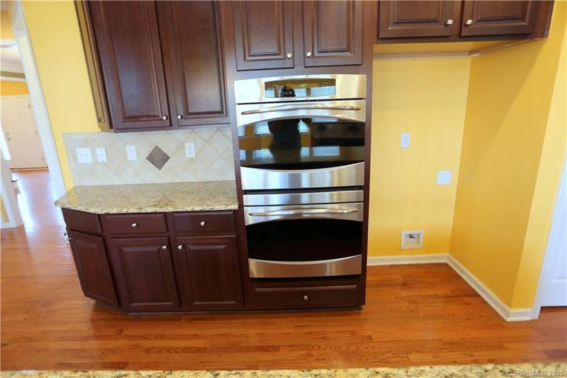1032 Peninsula Dr, Belmont, NC 28012