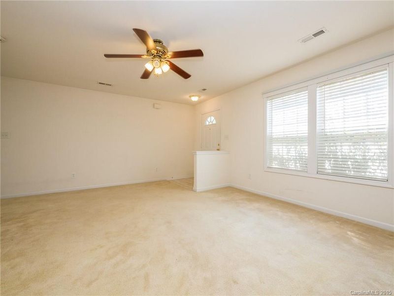 1517 Hyacinth Ct, Charlotte, NC 28215