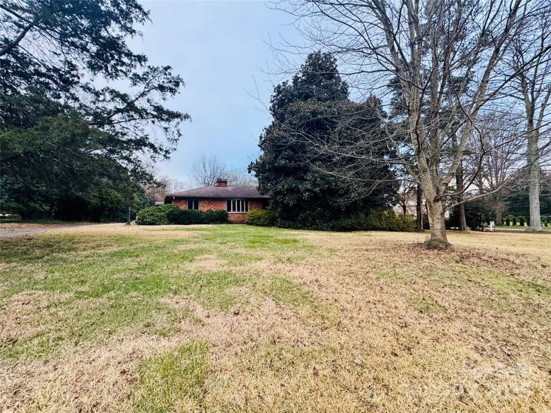 6001 Lansing Dr, Charlotte, NC 28270