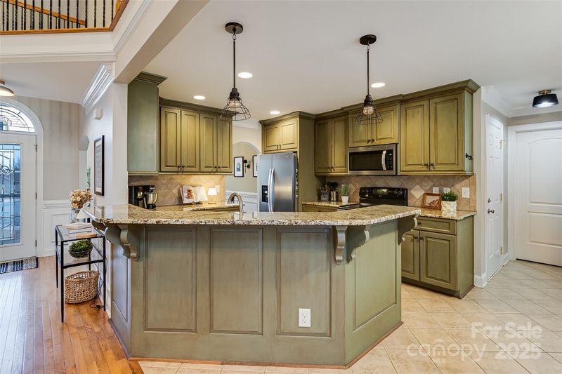 113 Pine Bluff Ct, Mount Holly, NC 28120