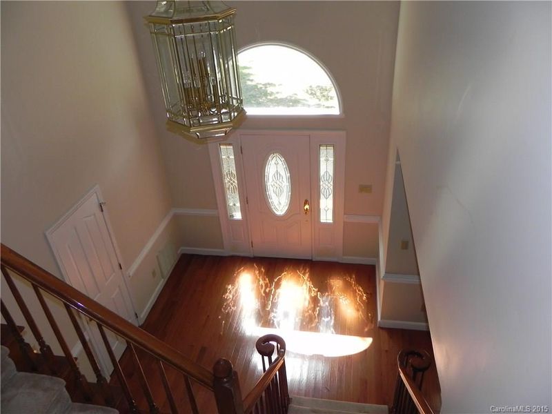 2801 Crescent Knoll Dr, Matthews, NC 28105