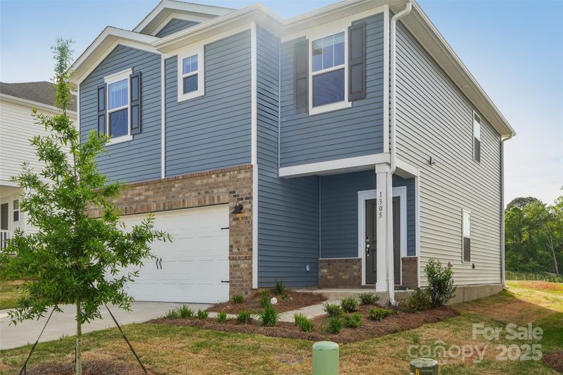 1437 Wildflower St, Newton, NC 28658
