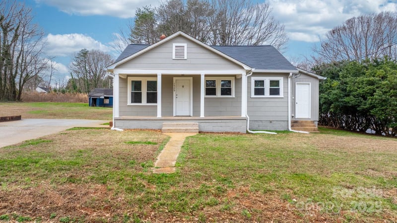 1529 4th St NE, Hickory, NC 28601