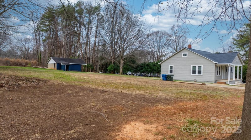 1529 4th St NE, Hickory, NC 28601