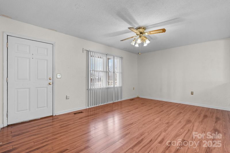4012 24th Street Pl NE, Hickory, NC 28601
