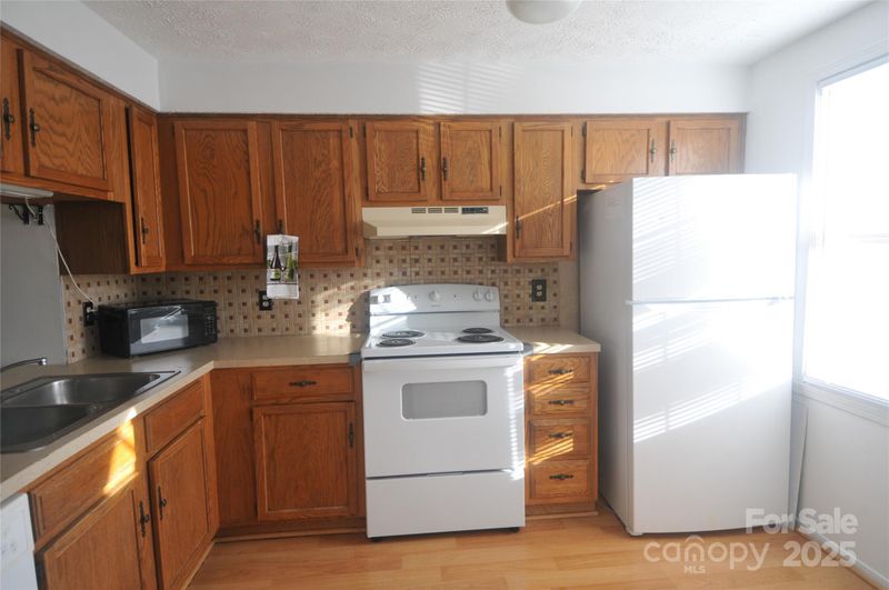 9432-D Lexington Cir, Charlotte, NC 28213