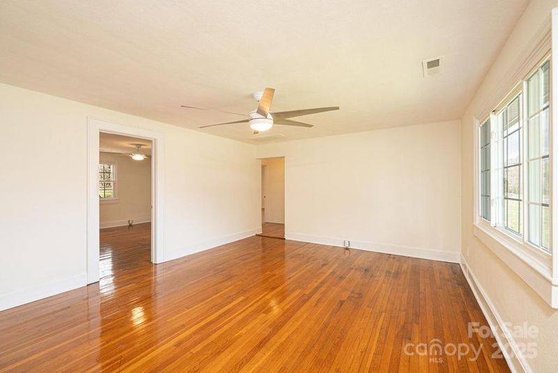 1993 Moss Farm Rd, Hickory, NC 28602