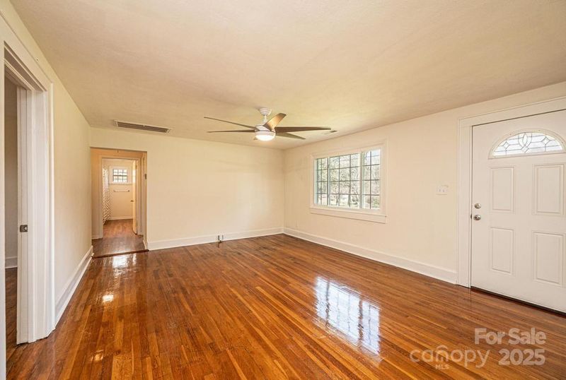 1993 Moss Farm Rd, Hickory, NC 28602