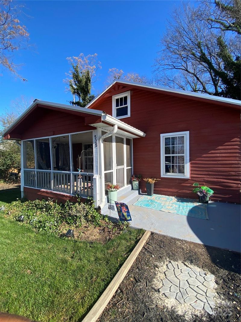 525 Park Dr, Statesville, NC 28677