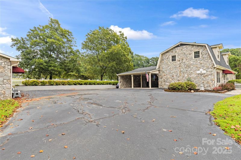 239 Golf Course Rd, Maiden, NC 28650