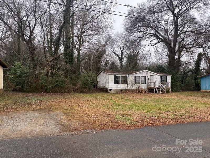 411 N Lee St, Mount Holly, NC 28120