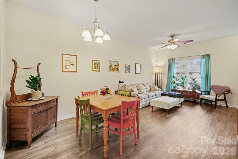 8048 Stoneham Ct, Matthews, NC 28105