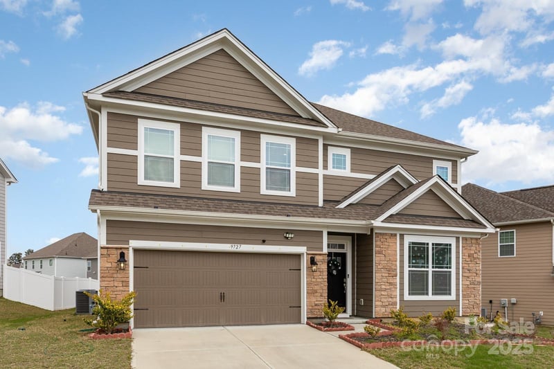 9727 White Chapel Dr NW, Concord, NC 28027