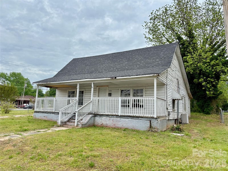 104 E Church St, Dallas, NC 28034