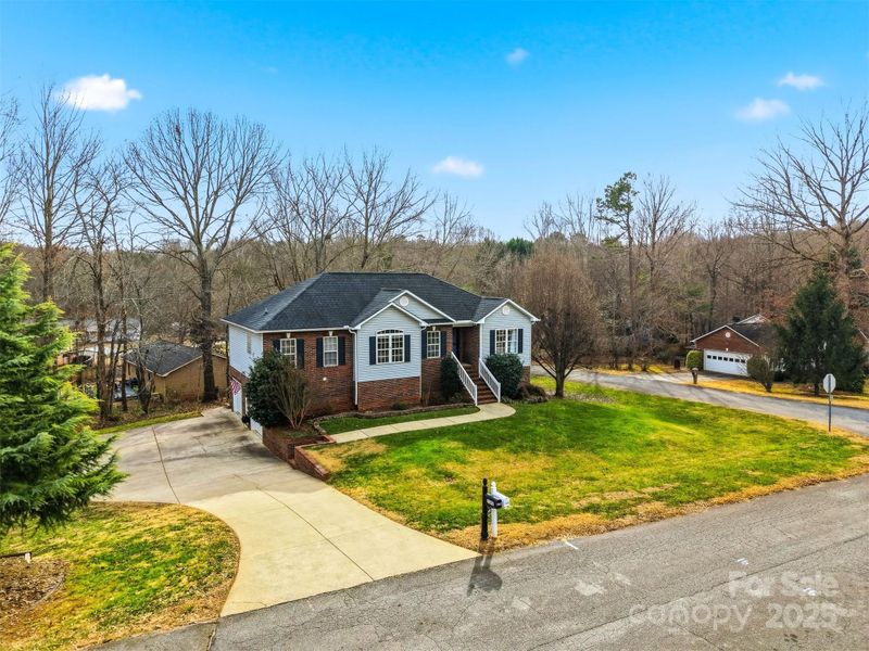 3392 Overbrook Dr, Conover, NC 28613
