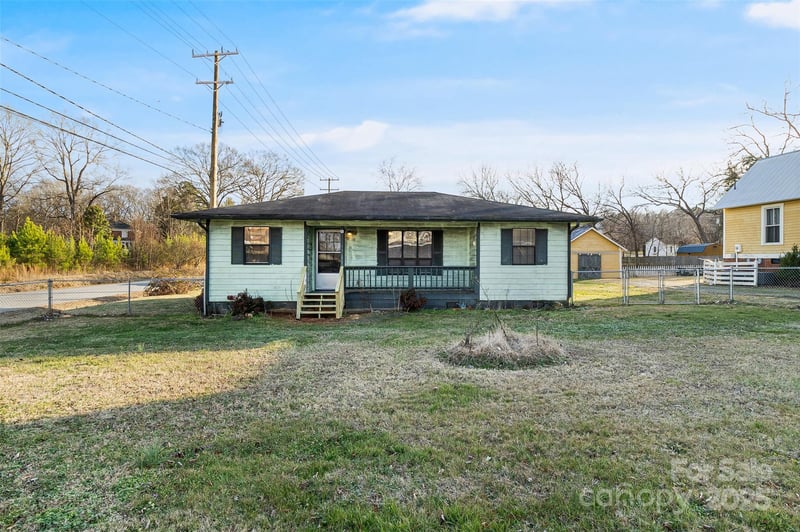 90 2nd St SE, Catawba, NC 28609