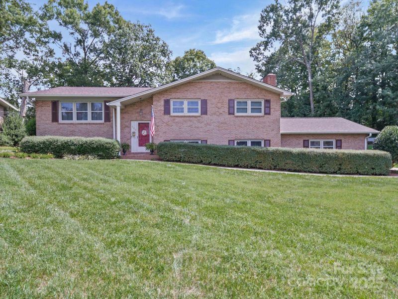 606 Brookgreen Dr, Dallas, NC 28034
