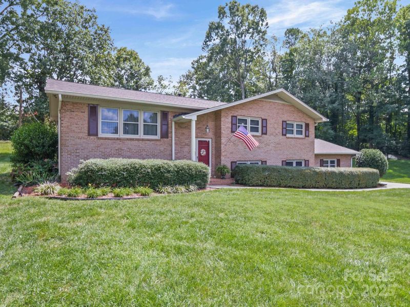 606 Brookgreen Dr, Dallas, NC 28034