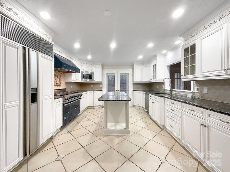 323 Glen Eagles Rd E, Statesville, NC 28625