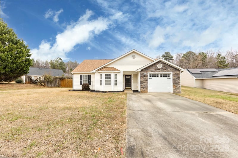 11015 Olde English Dr, Charlotte, NC 28216