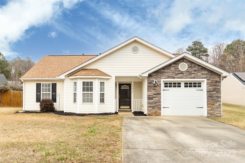 11015 Olde English Dr, Charlotte, NC 28216