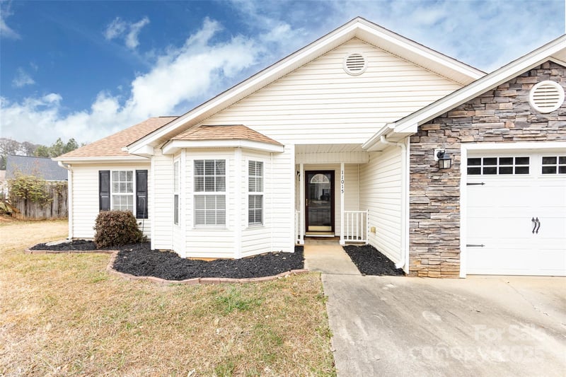 11015 Olde English Dr, Charlotte, NC 28216