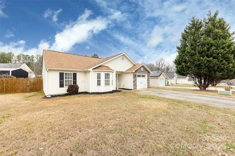 11015 Olde English Dr, Charlotte, NC 28216
