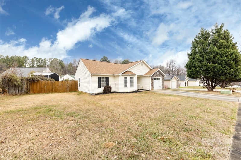 11015 Olde English Dr, Charlotte, NC 28216
