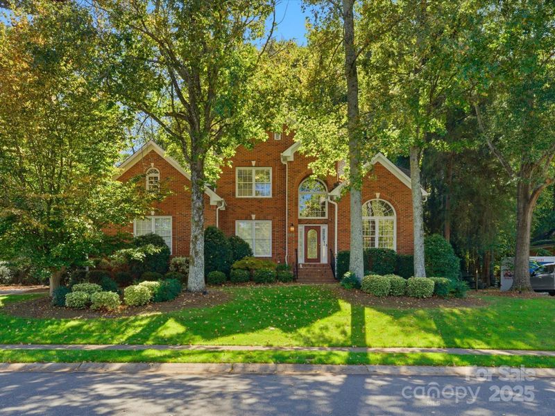 9421 Briarwick Ln, Charlotte, NC 28277