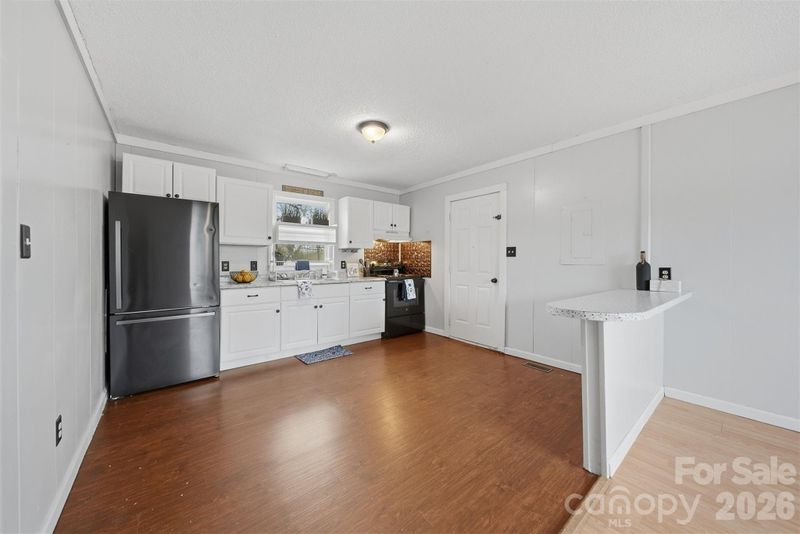 1107 N Davis Ave, Newton, NC 28658