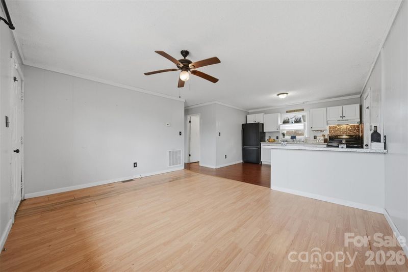 1107 N Davis Ave, Newton, NC 28658