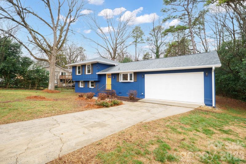 8928 Singingpine Rd, Charlotte, NC 28214