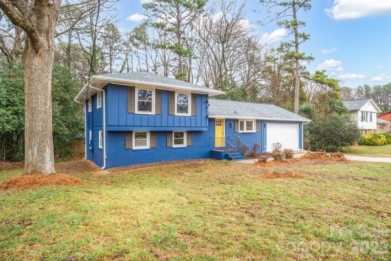 8928 Singingpine Rd, Charlotte, NC 28214