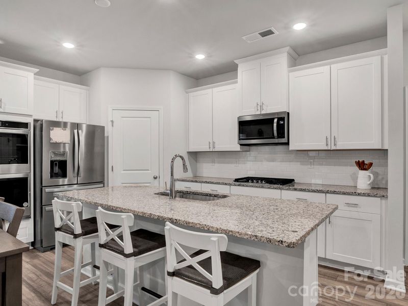 300 Cedar Knoll Cir, Pineville, NC 28134
