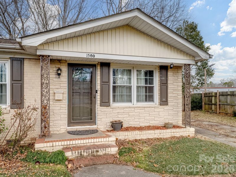 1500 Collier Ct, Charlotte, NC 28205