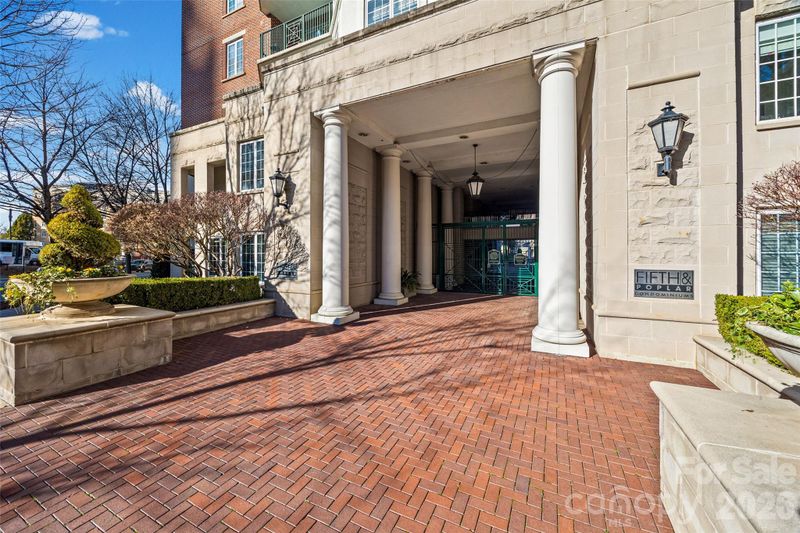 300 W 5th St #217, Charlotte, NC 28202