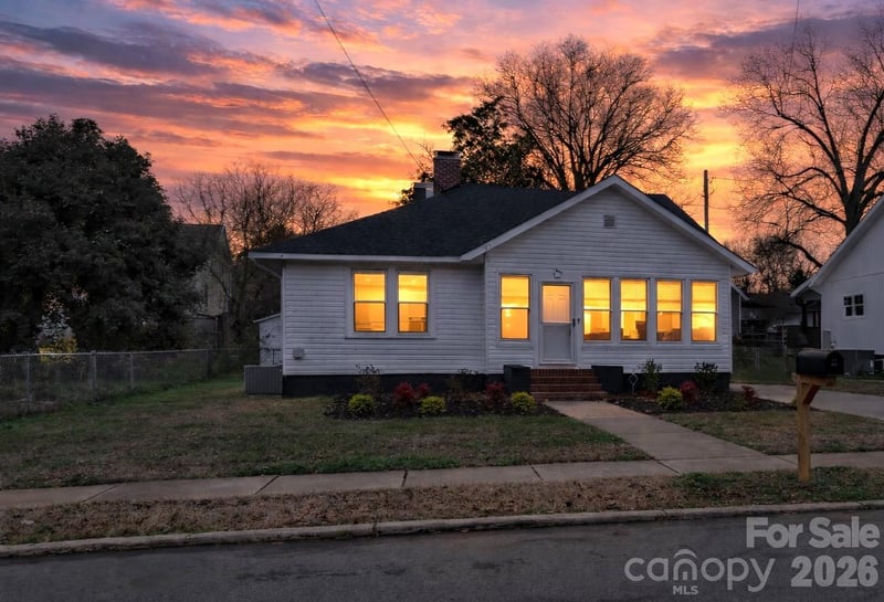 215 King St S, Gastonia, NC 28052
