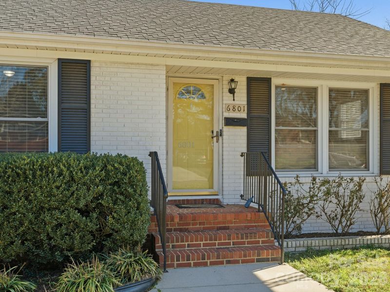 6801 Starcrest Dr, Charlotte, NC 28210