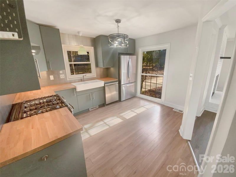 4661 Easthaven Dr, Charlotte, NC 28212