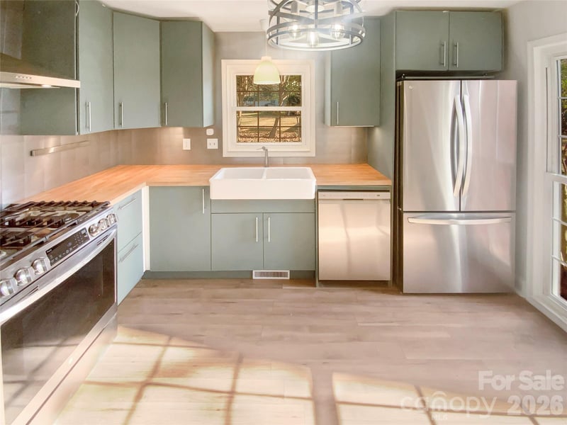 4661 Easthaven Dr, Charlotte, NC 28212