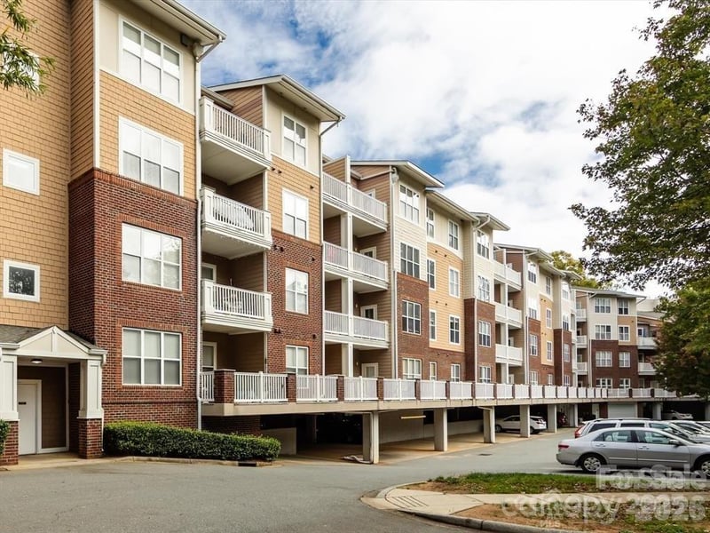 1000 E Woodlawn Rd #113, Charlotte, NC 28209