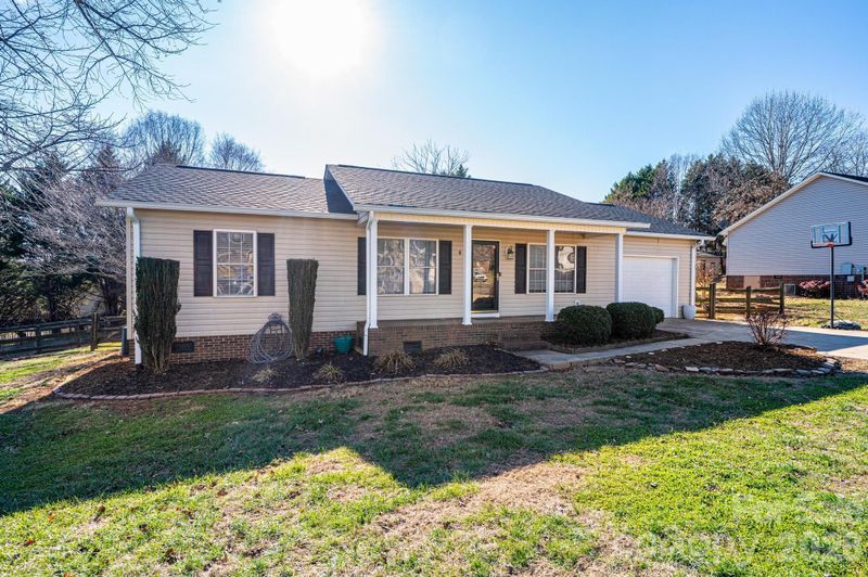 1355 Millrace Dr, Conover, NC 28613