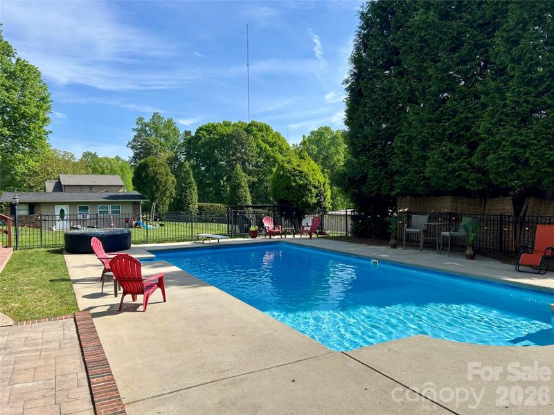 1150 Ratchford Dr, Dallas, NC 28034