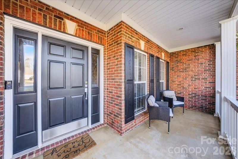 4963 Old River Dr, Hickory, NC 28602