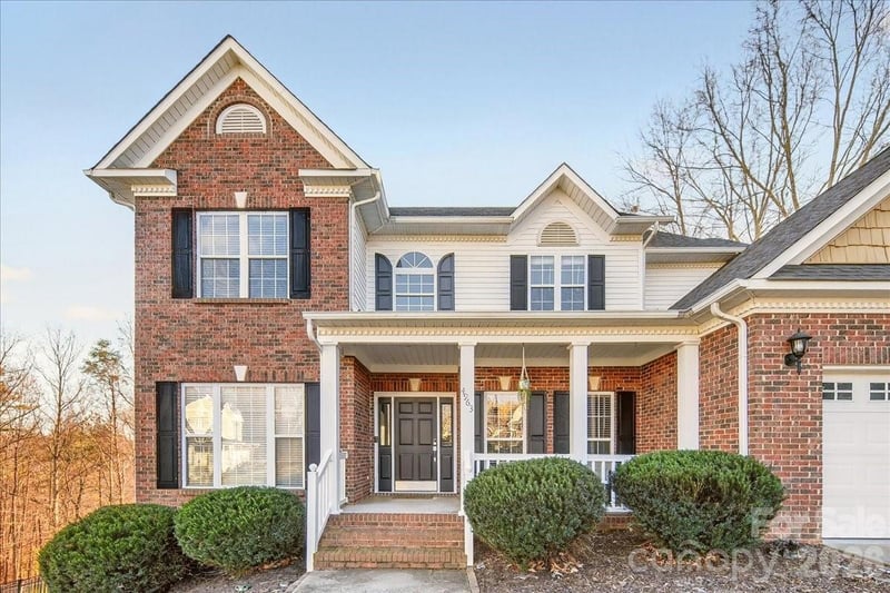 4963 Old River Dr, Hickory, NC 28602