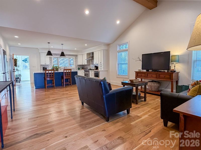 85 20th Ave NW, Hickory, NC 28601